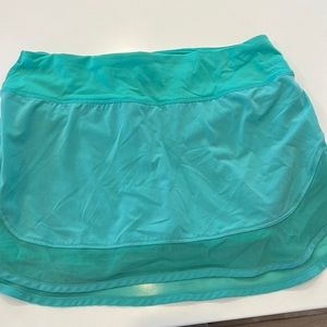 Lululemon Flowabunga Hotty Hot tennis/running skirt with built in shorts. Size 4